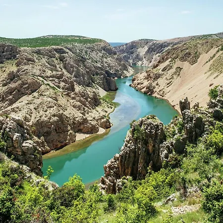 Casa de Férias Zaton With Pool Near River Canyon Obrovac