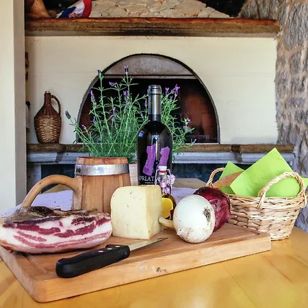 Prázdninový dům Zaton With Pool Near River Canyon Obrovac