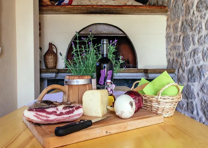 Nyaraló Zaton With Pool Near River Canyon Obrovac