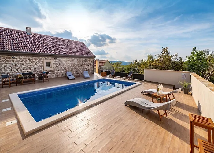 Nyaraló Zaton With Pool Near River Canyon Obrovac