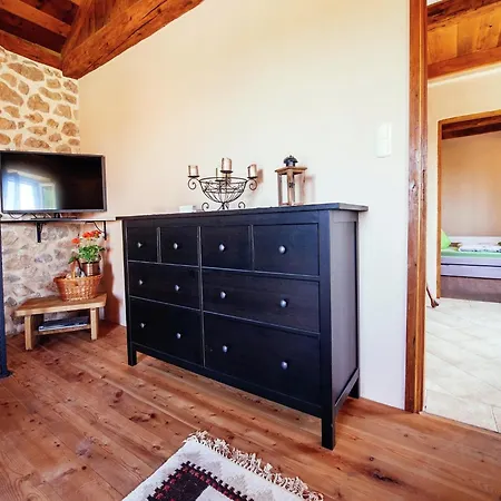 Semesterbostad Zaton With Pool Near River Canyon